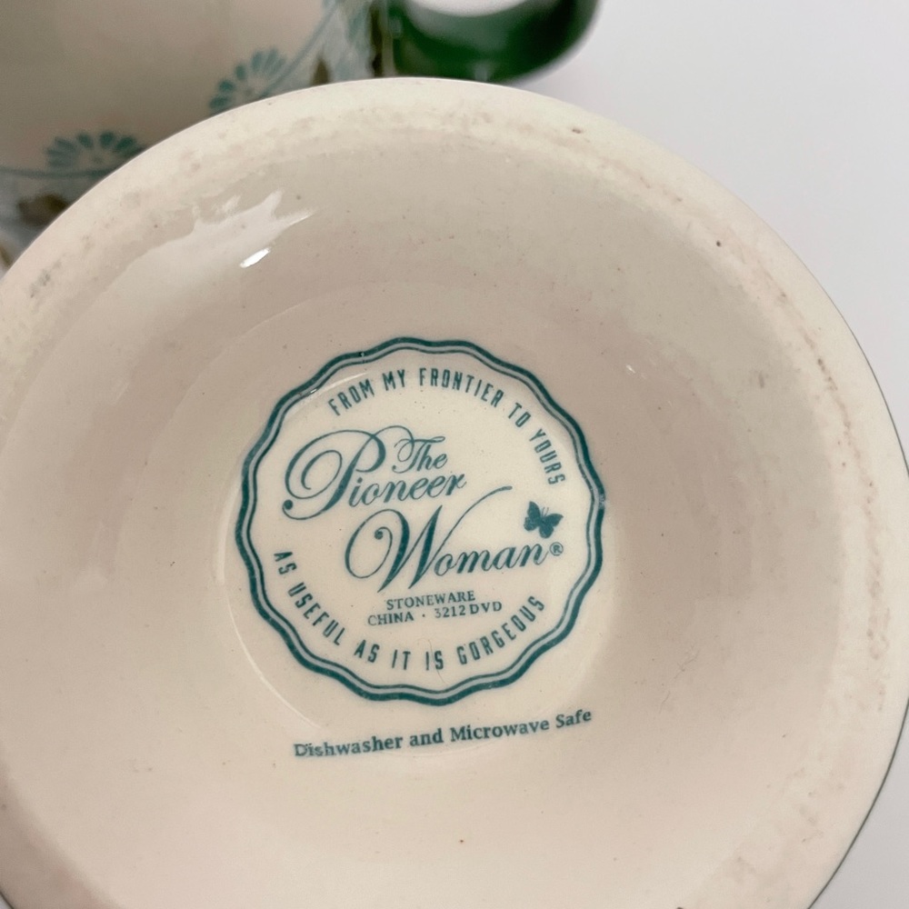2 Authentic The Pioneer Woman Rose Shadow 18-Ounce Footed Latte Mug White Green - Picture 8 of 9
